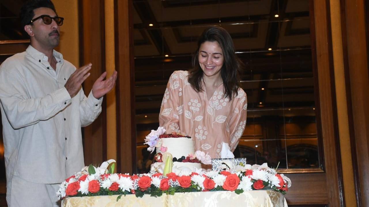Alia Bhatt’s ₹22K Chanderi Suit For Her Pre-Birthday Celebration Is A Wardrobe Must Have For Summer 2025 | Republic World