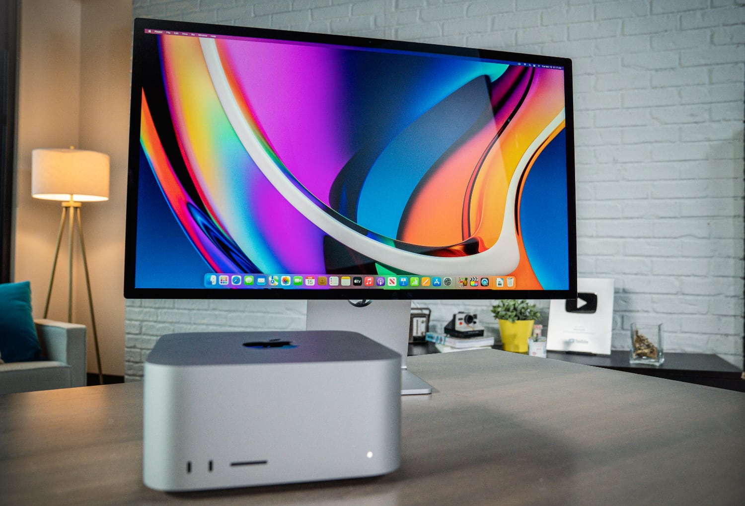Save $800 on your dream Mac Studio desktop setup right now