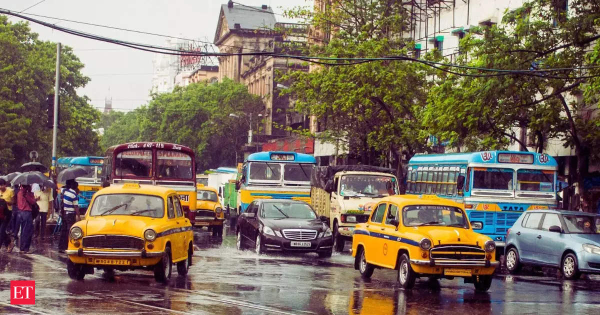 Kolkata hosts Boiparay Boi Utsab literary fest in city of joy’s ‘book hub’