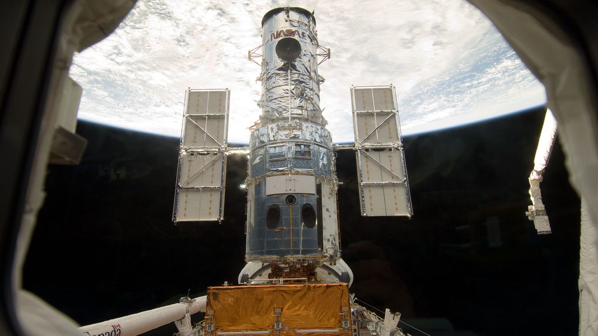 How the Hubble Telescope became the ‘Energizer bunny of spacecraft,’ according to one of its astronaut visitors