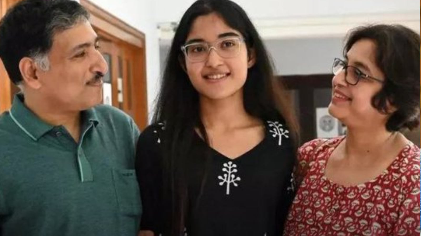 न कोई जाति, न ही धर्म, मिलिए Humanity Surname वाली ISC टॉपर सृजनी से