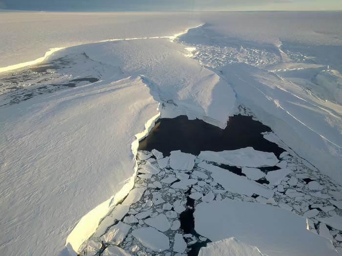 Glacier in Antarctica Caught Committing Ice Piracy From Its Neighbor