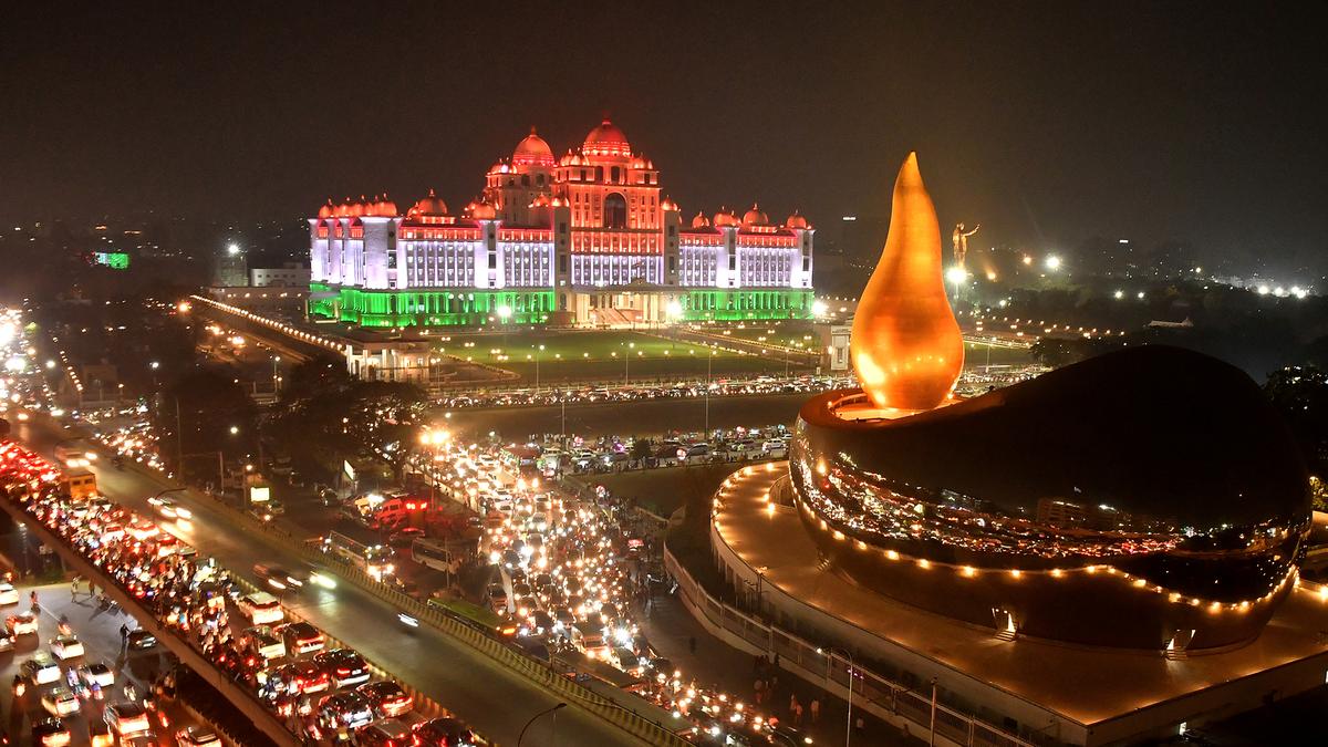 Hyderabad | Traffic restrictions on Tank Bund for carnival, Miss World contestants visit to Secretariat on Sunday
