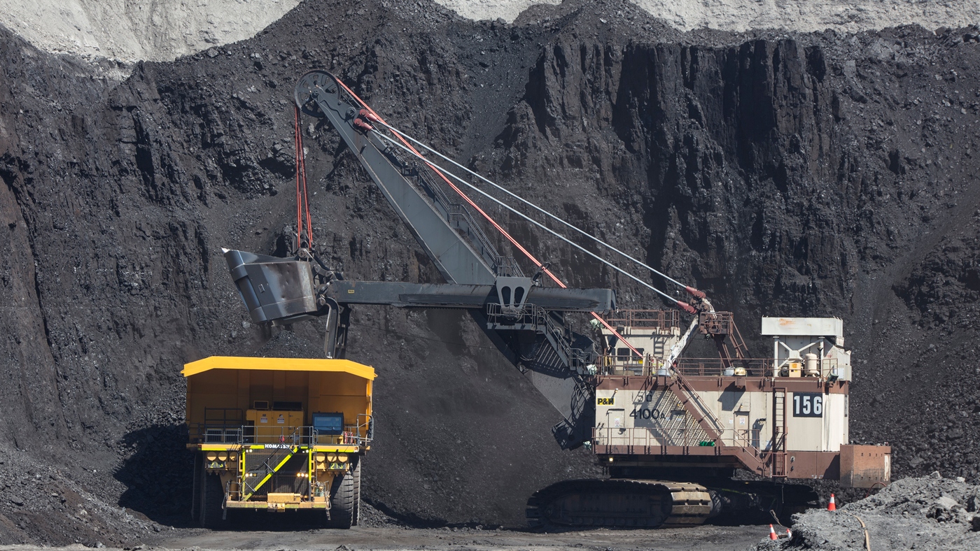 Trump’s 2-year reprieve gives coal plants ‘a free pass to pollute’