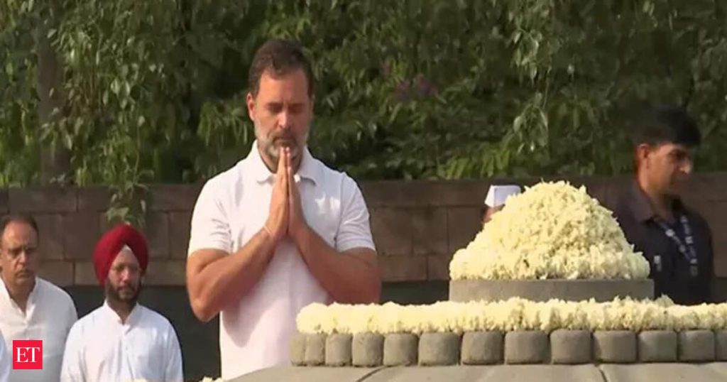 Rahul Gandhi and Kharge pay tribute to former PM Rajiv Gandhi on his 34th death anniversary.