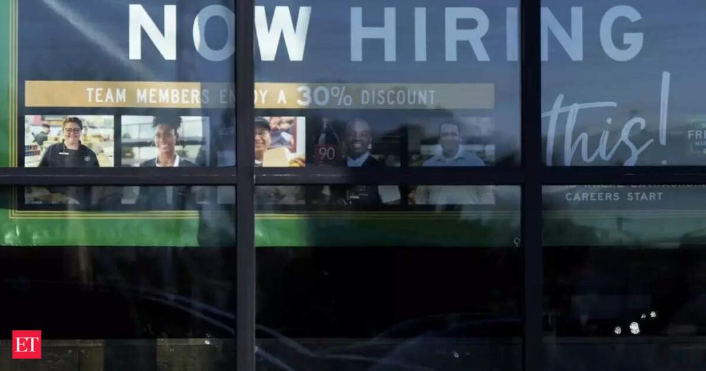 US weekly jobless claims fall