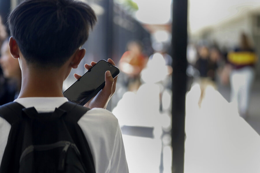 Should cellphones be in class? More states are saying no.