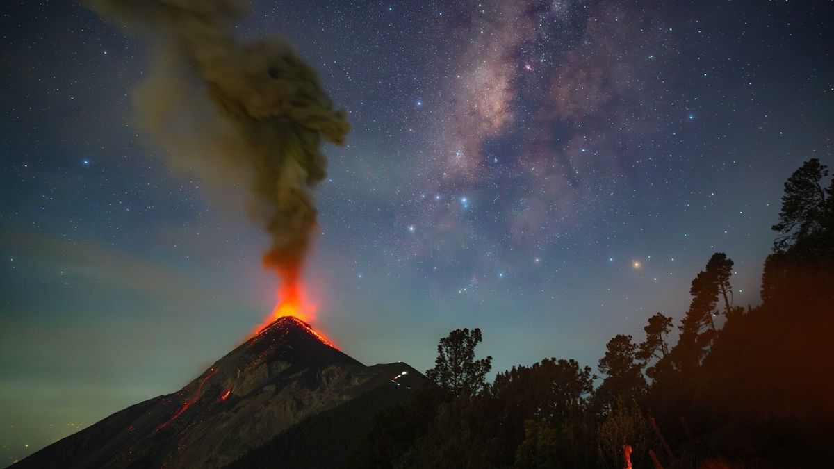 ‘Cosmic fire’ and Earthly ice: See the breathtaking winners of the Milky Way Photographer of the Year 2025 contest