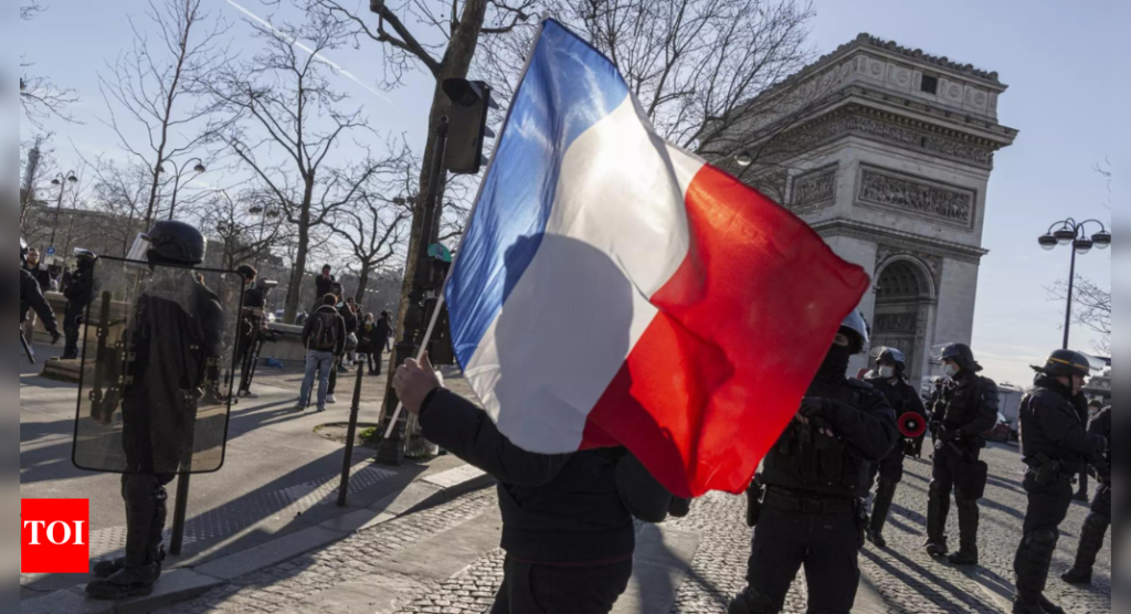 French lawmakers set to back promoting Dreyfus 130 years after scandal