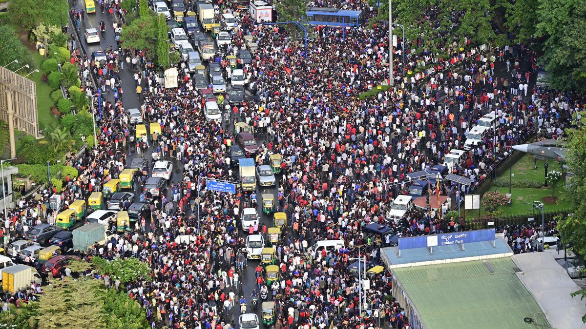 Morning Digest: 11 die in stampede as RCB victory celebrations turn tragic at Bengaluru; MHA says next census to be completed by March 1, 2027, and more