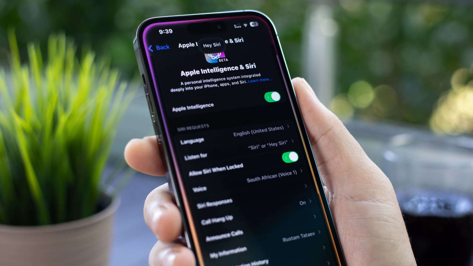 Why We’re Not Getting That AI-Powered Siri Anytime Soon