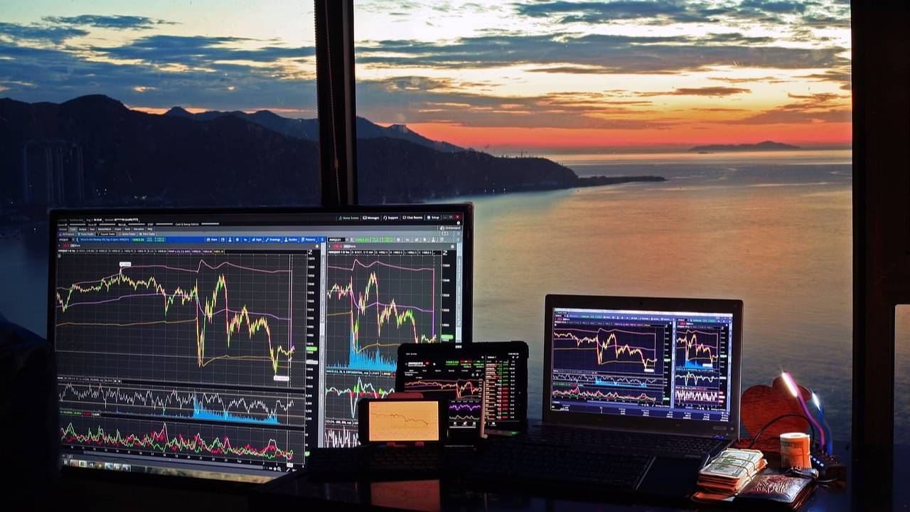 3 Long-Term Stocks To Buy Now: Expert Recommendations for Smart Investors