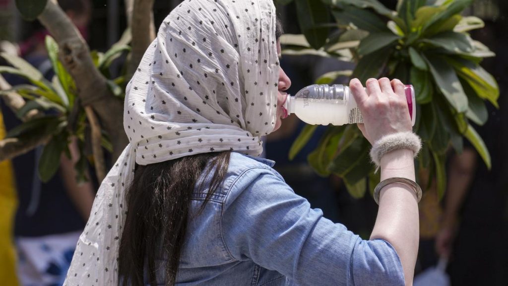 Delhi temperature shoots to 49°C; orange alert issued amid heatwave