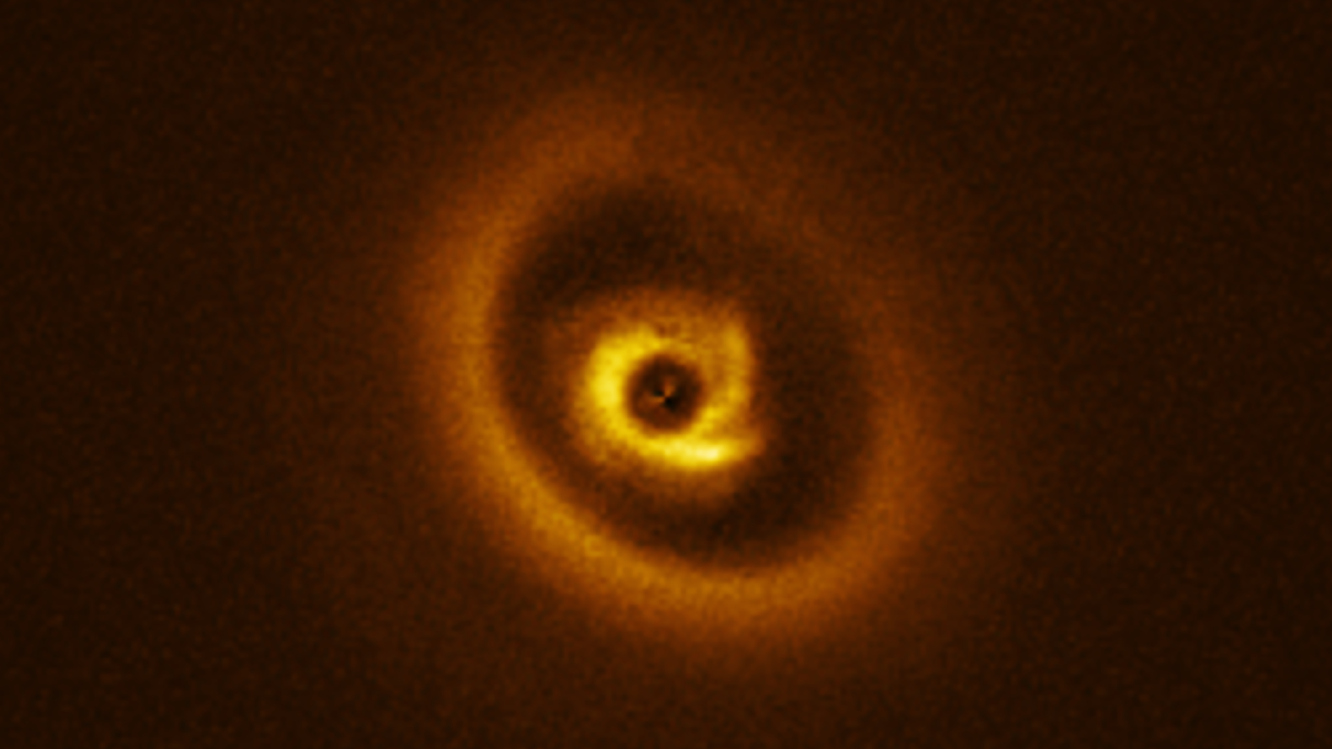 See a young star potentially giving birth to a giant planet in new image from Very Large Telescope