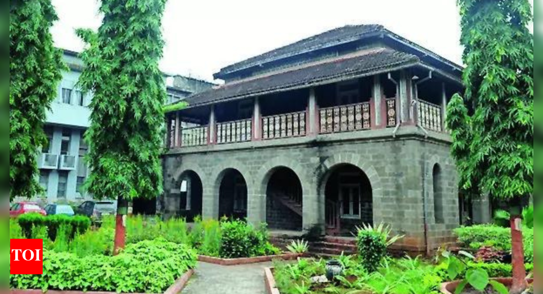 Gokhale Institute & SIS now lock horns over cash control