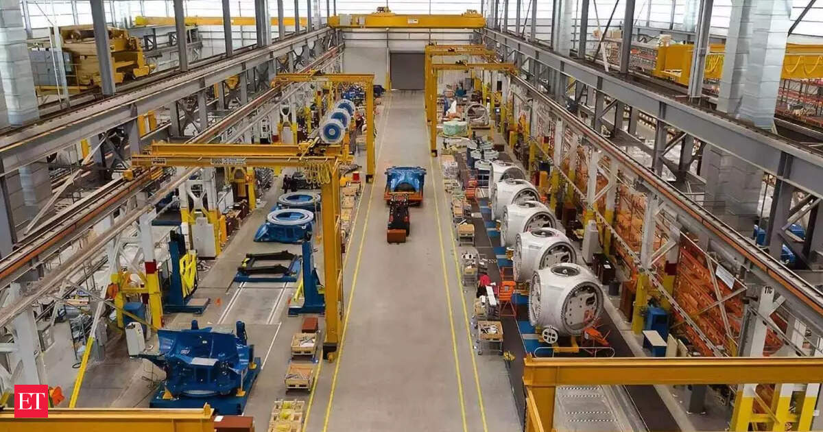 US business activity moderates; price pressures building up