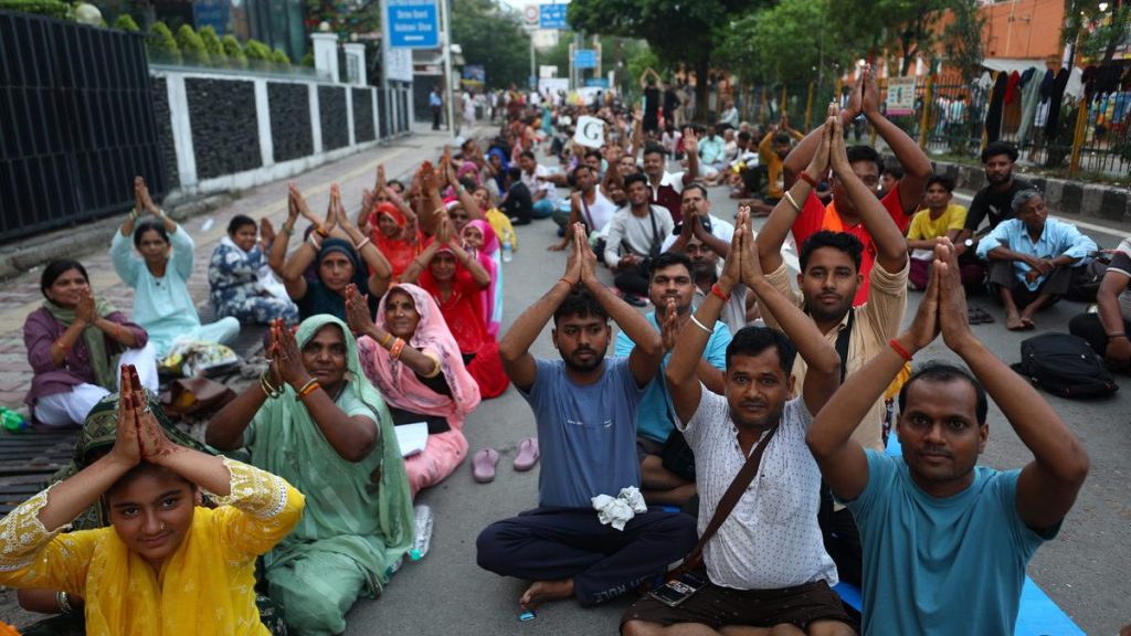 6th Batch of 8,600 Pilgrims Departs Jammu for Amarnath Yatra