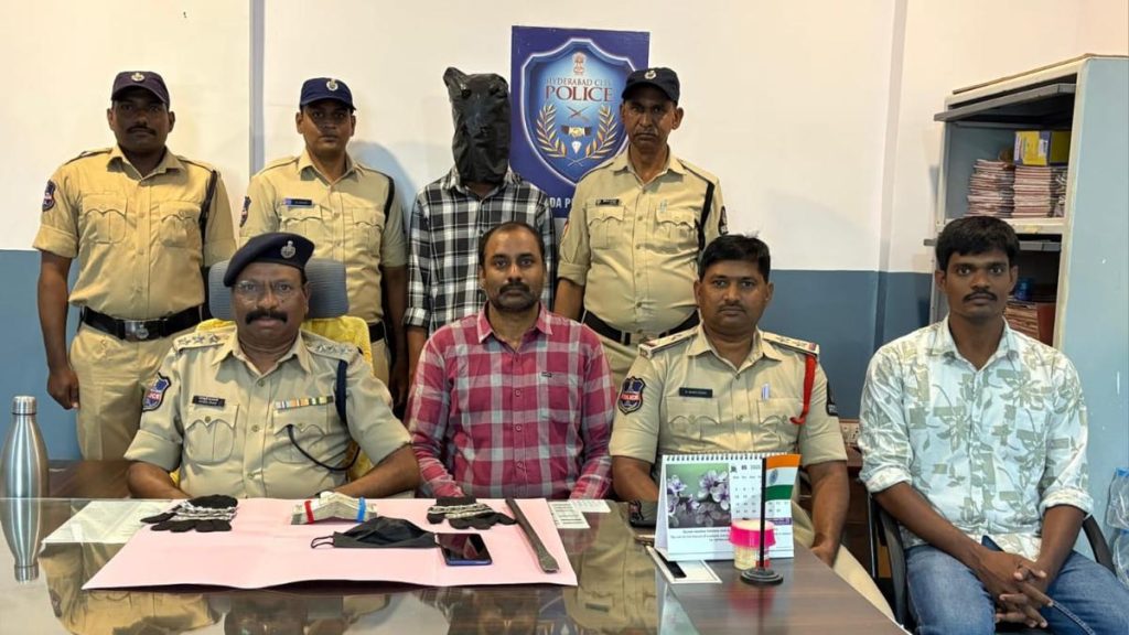Habitual offender with cases in Hyderabad and Maharashtra held in house theft case