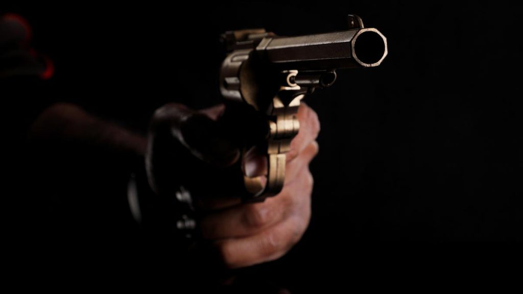Jeweller shot dead, bystander injured by armed robbers in Surat