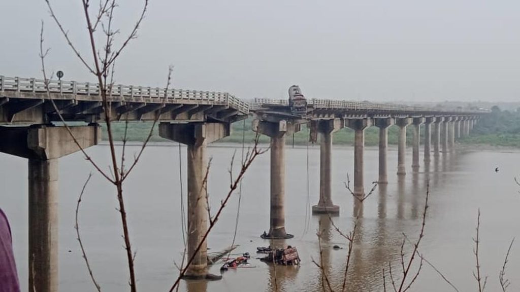Four vehicles fall into river as bridge collapses in Vadodara; 2 persons feared dead
