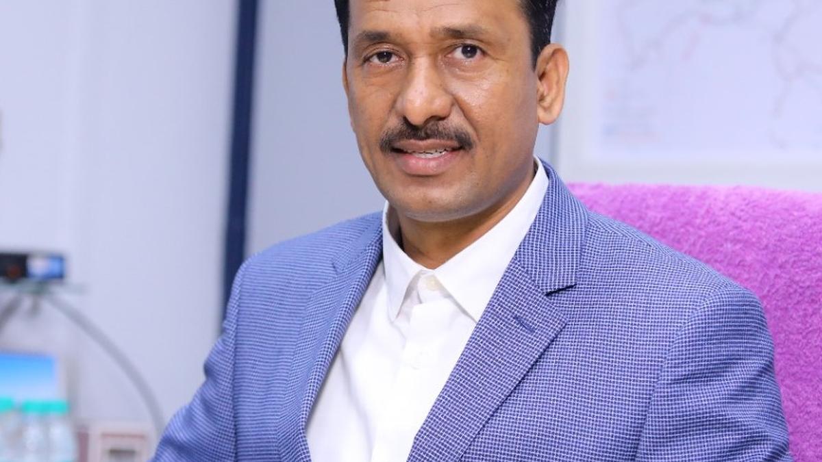 complete-solar-plant-projects-on-time:-sccl-cmd