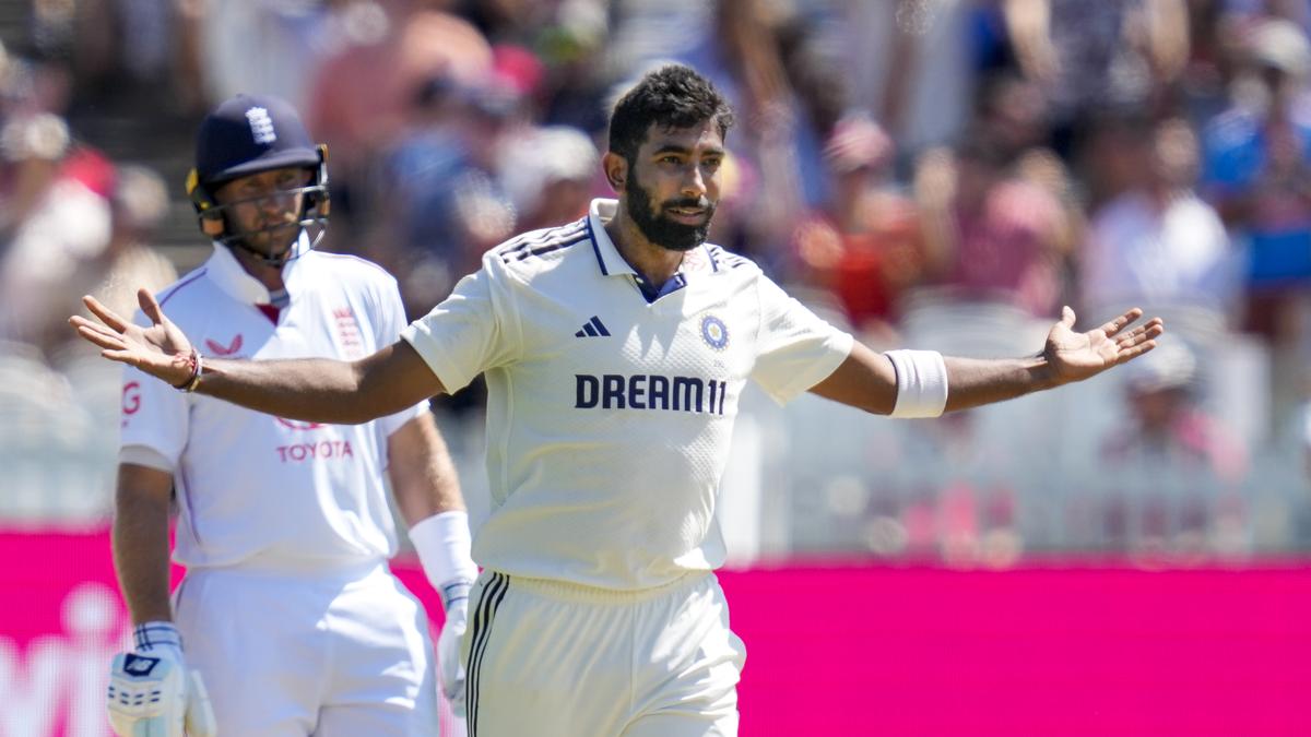 ind-vs-eng-test-day-2:-jamie-smith-leads-england’s-fightback-after-bumrah’s-triple-blow