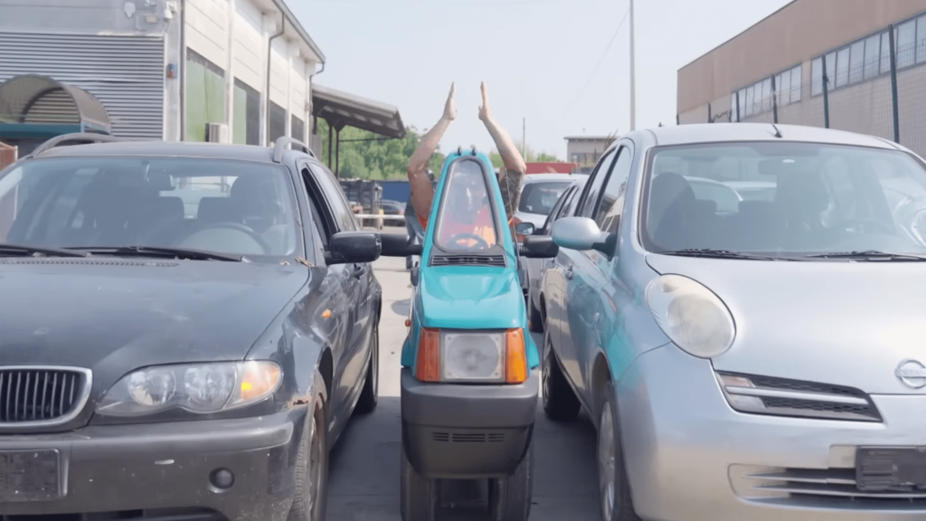 Man cuts Fiat down to 19.7-inch, mind-bending ride