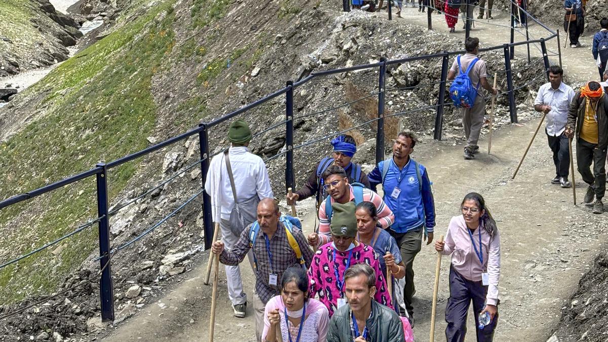 amarnath-yatra:-fresh-batch-of-over-7,000-pilgrims-leave-from-jammu-base-camp
