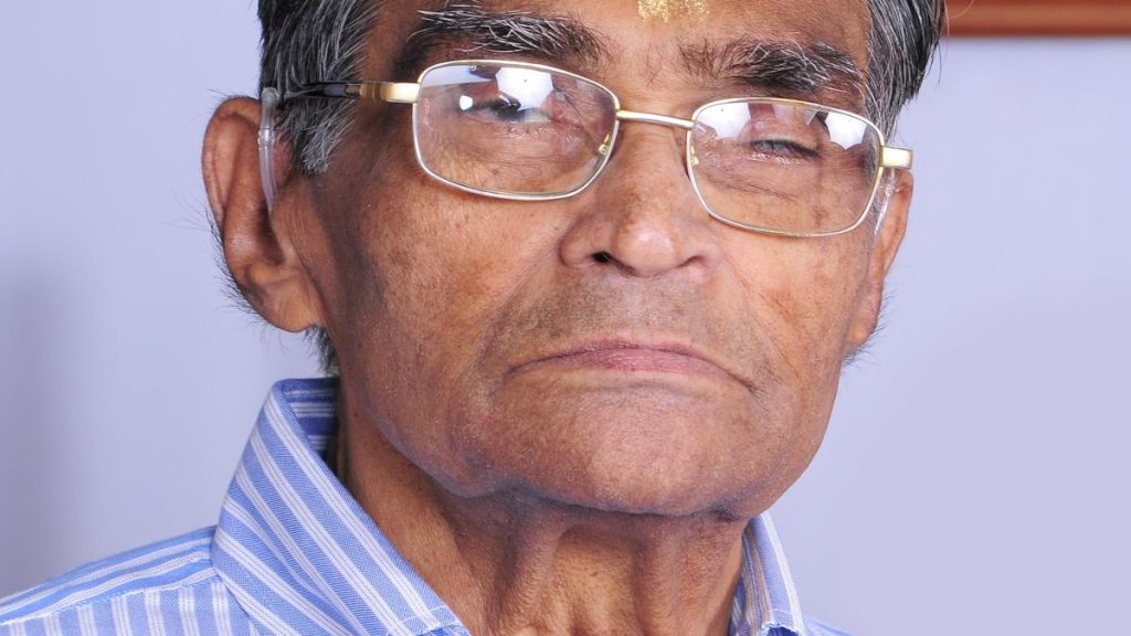 Arya Vaidya Sala Trustee Raghava Varier Dies at 77