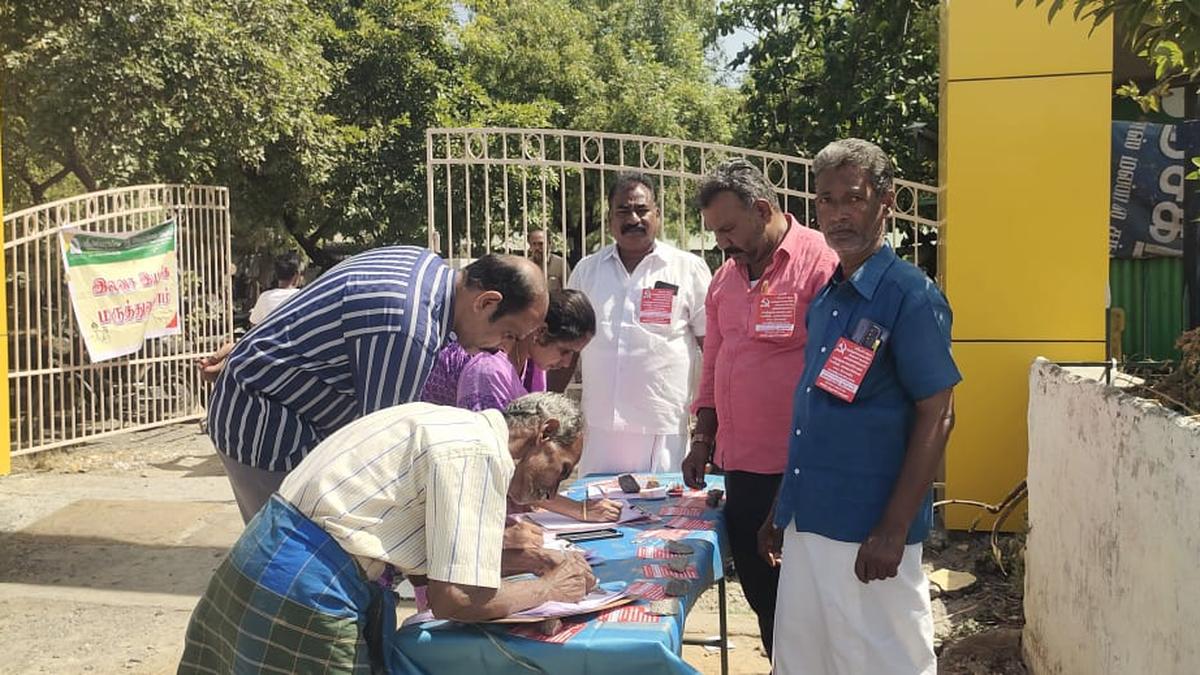 cpi(m)-launches-signature-campaign-demanding-better-facilities-at-govt.-hospitals-in-tiruchi