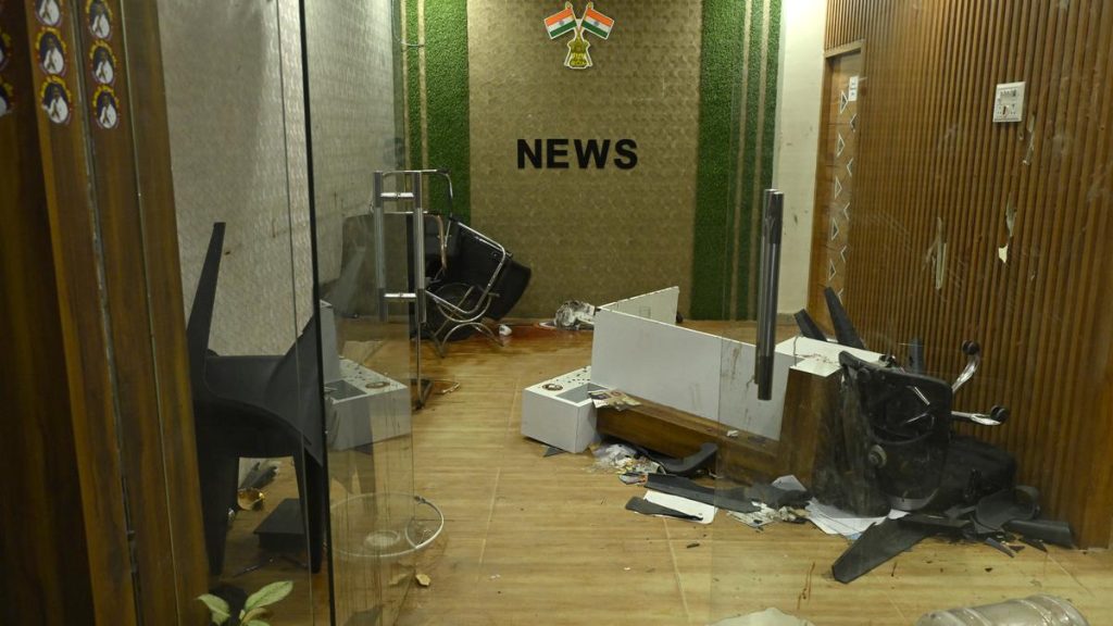 Teenmar Mallanna’s office vandalised for his comments on Kavitha