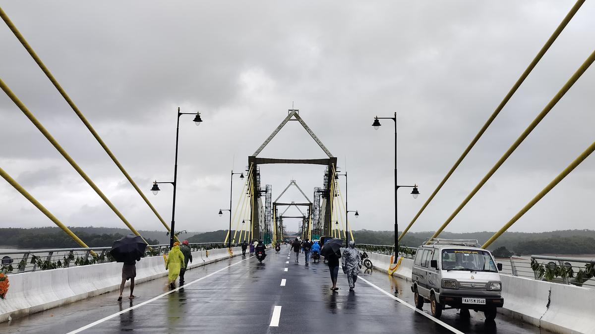 nitin-gadkari-inaugurates-sigandur-bridge-in-karnataka