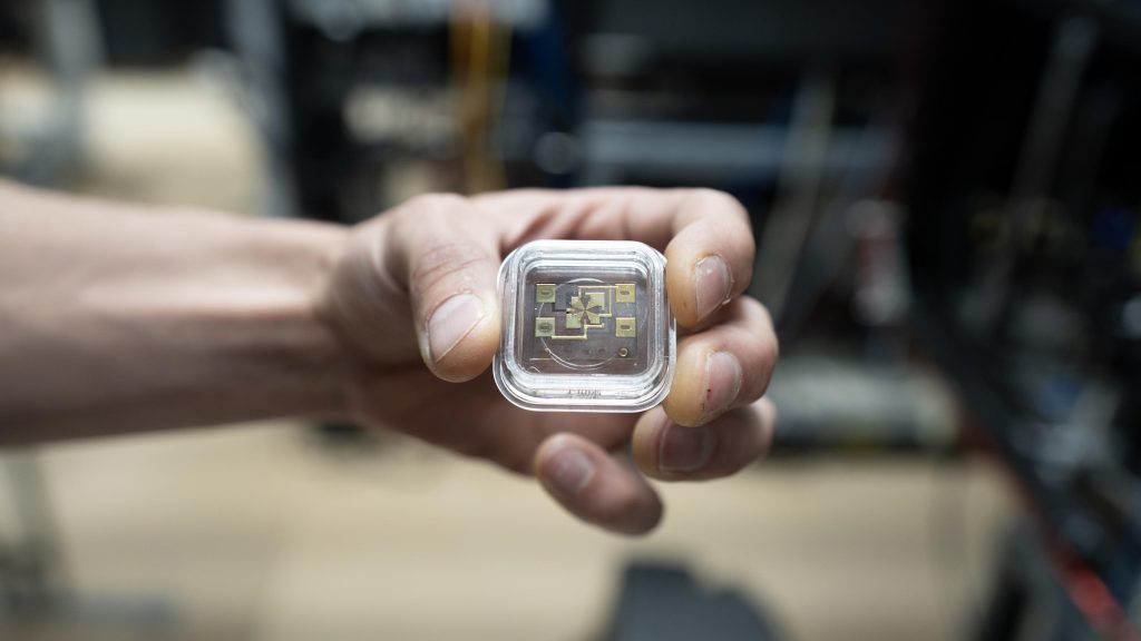 World’s most accurate clock requires a 2-mile laser beam