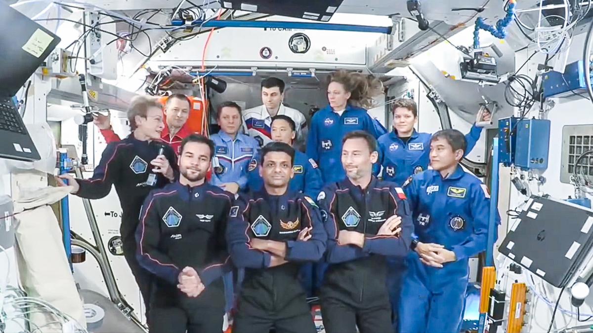 indian-astronaut-group-captain-shukla-on-track-to-re-enter-earth’s-atmosphere-and-splash-down-today:-spacex