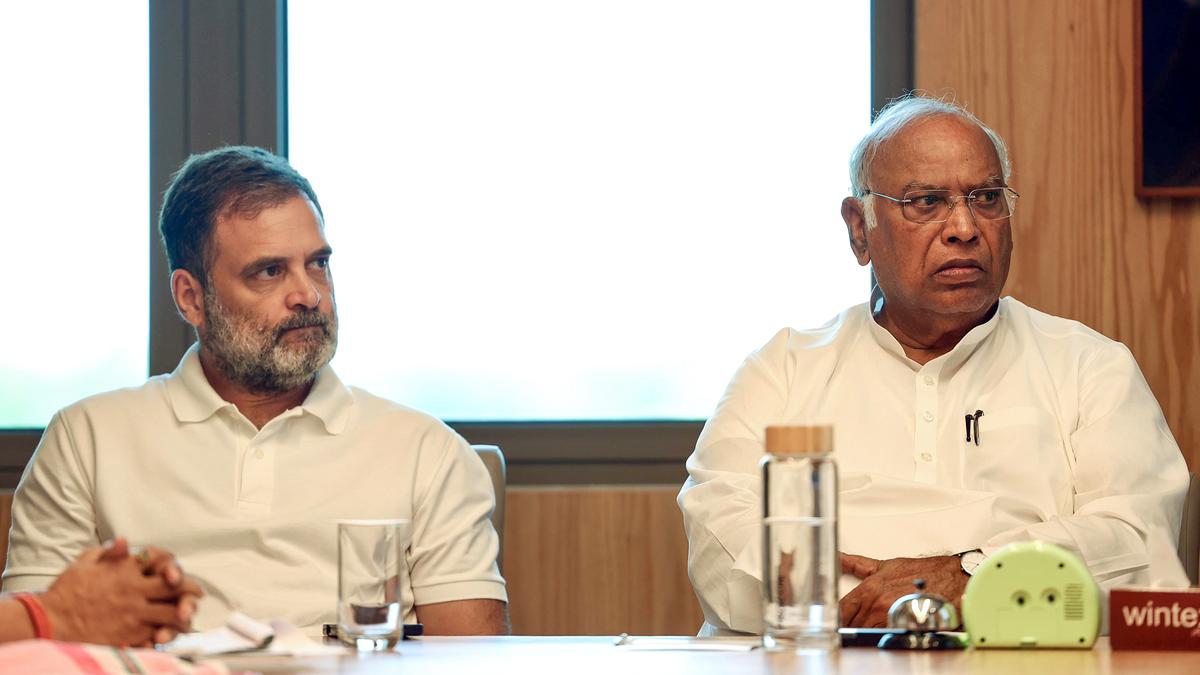 kharge,-rahul-write-to-pm-modi;-urge-govt-to-bring-legislation-to-grant-statehood-to-j&k