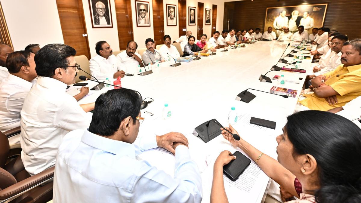 parliament-monsoon-session:-dmk-mps-adopt-resolution-to-raise-various-issues-including-language-policy