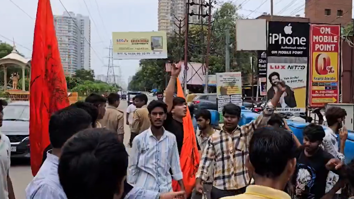 right-wing-group-storms-ghaziabad-eateries-over-sale-of-meat-during-sawan