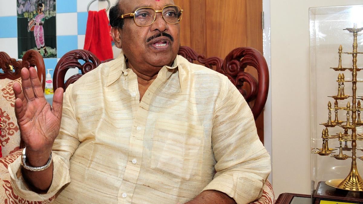 congress-and-iuml-pressure-government-to-hold-vellapally-natesan-accountable-for-‘stoking’-social-schisms
