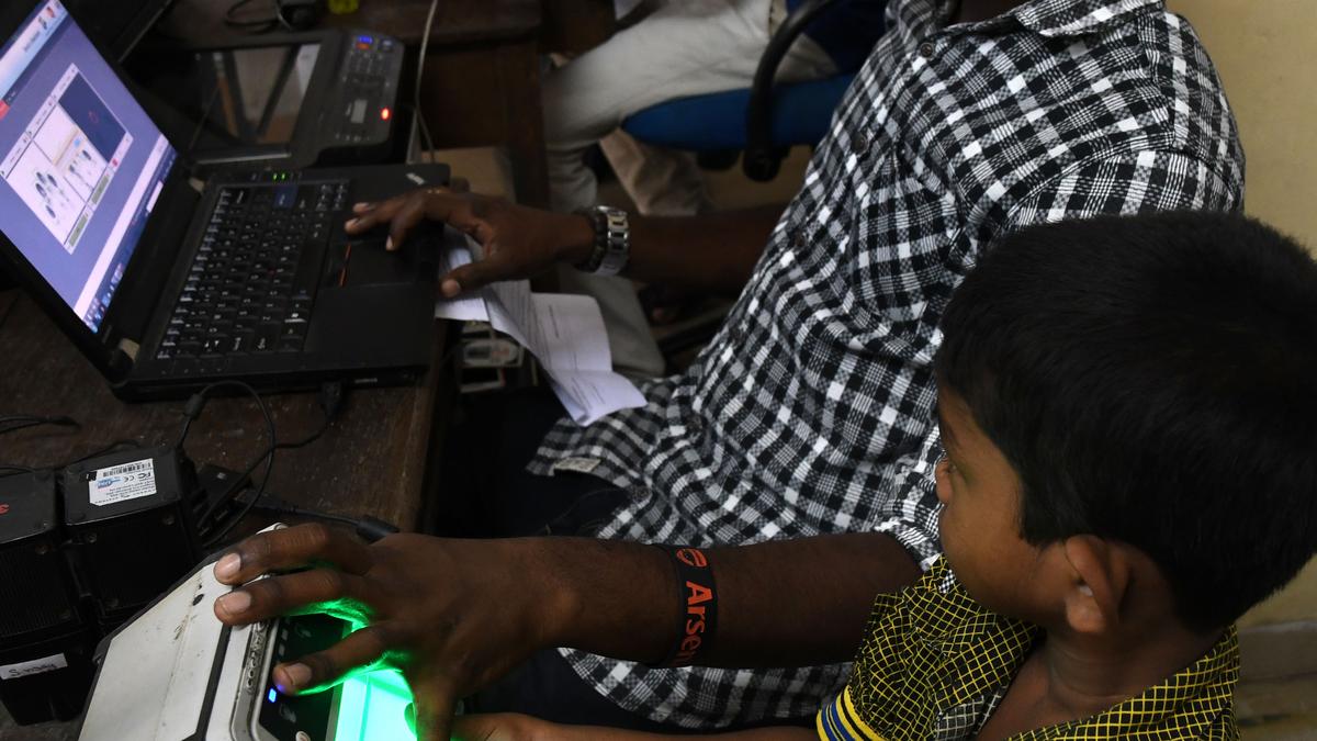 uidai-to-roll-out-biometric-aadhaar-update-for-children-through-schools-in-phased-manner