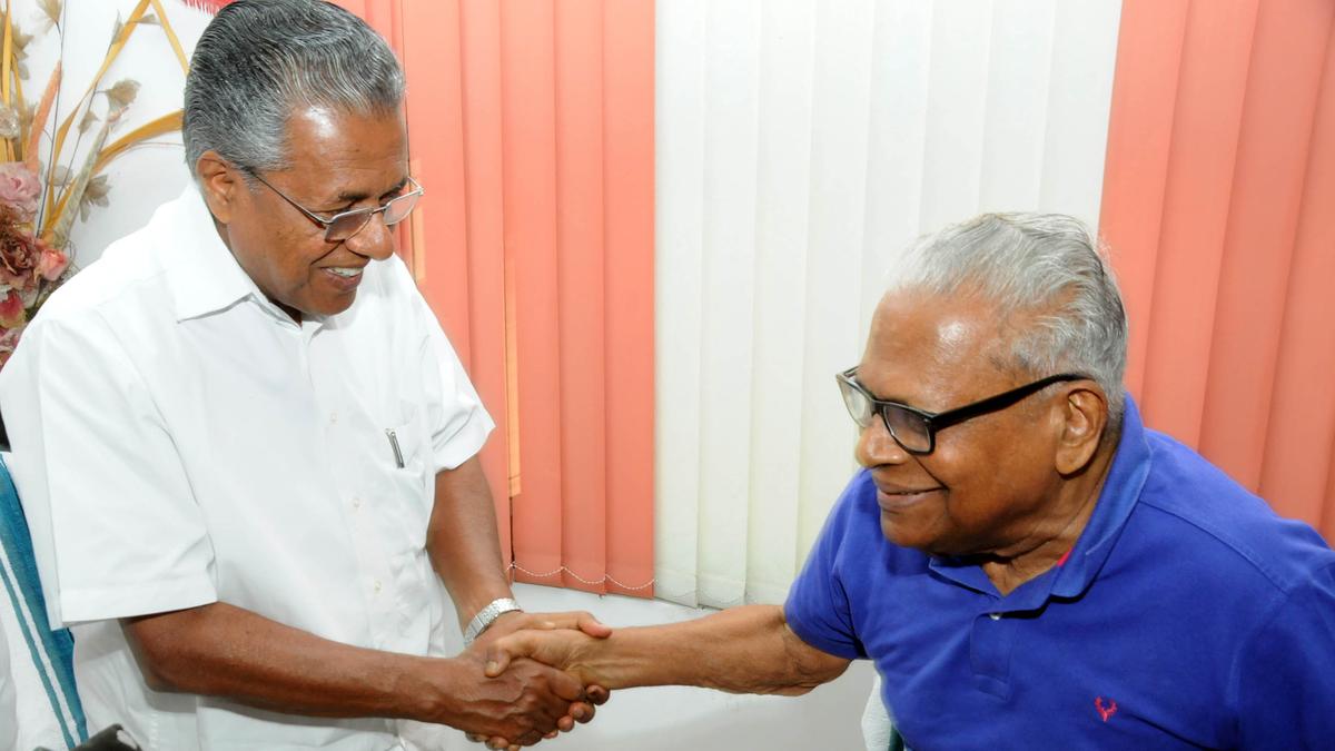 vs.-achuthanandan-combined-class-politics-with-mass-politics