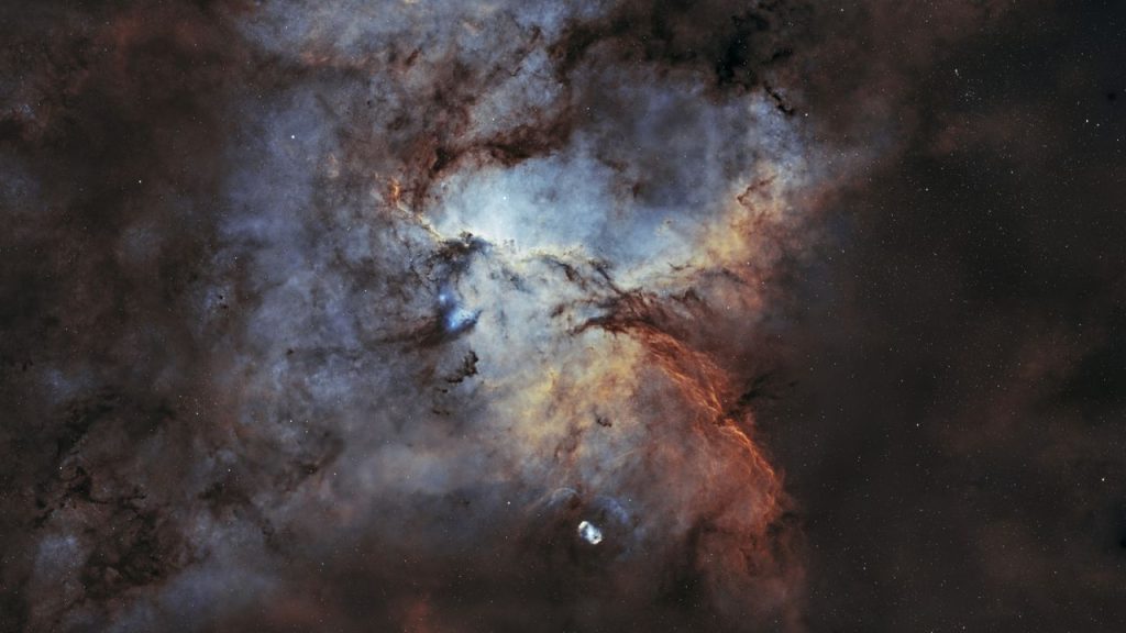 Amateur astrophotographer captures trio of breathtaking nebulas from the Central Australian Desert (photos)