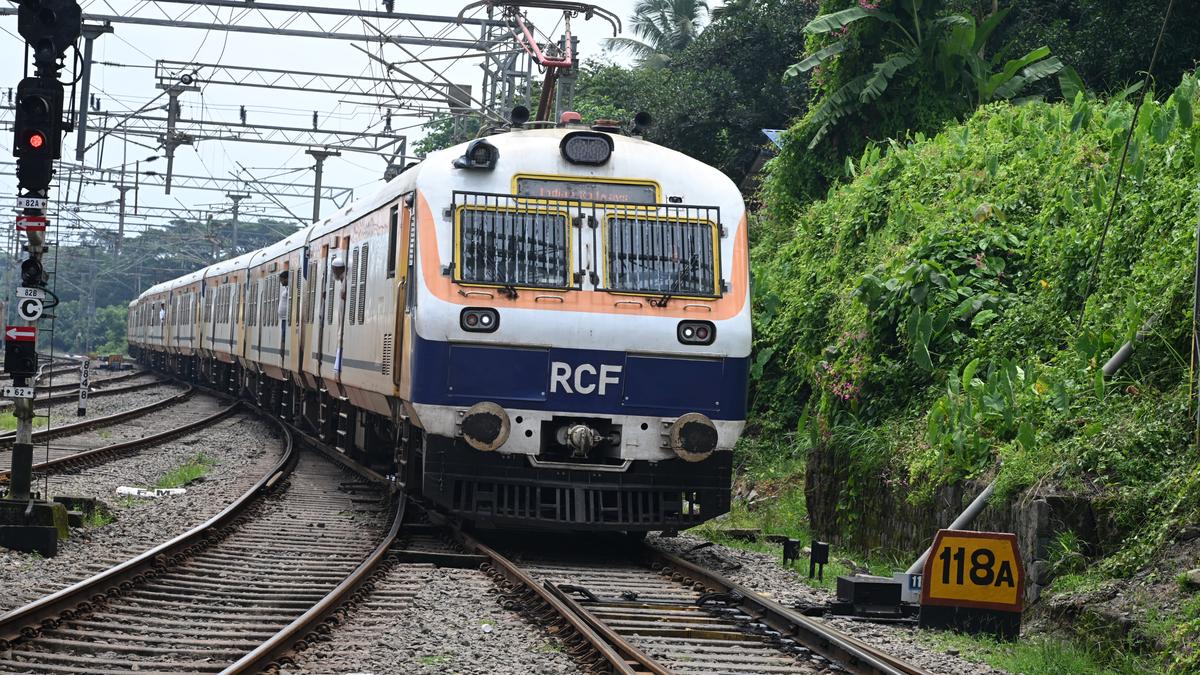 cag-flags-lapses-worth-₹573-crore-in-indian-railways