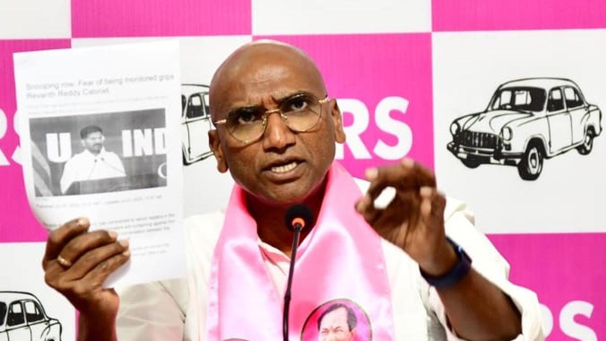 brs-leader-praveen-kumar-demands-govt.-handover-phone-tapping-case-to-cbi