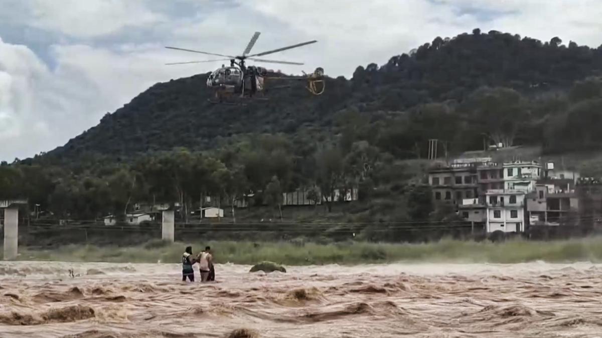 fresh-landslips-claim-two-lives in-j&k-as-torrential-rain-continues