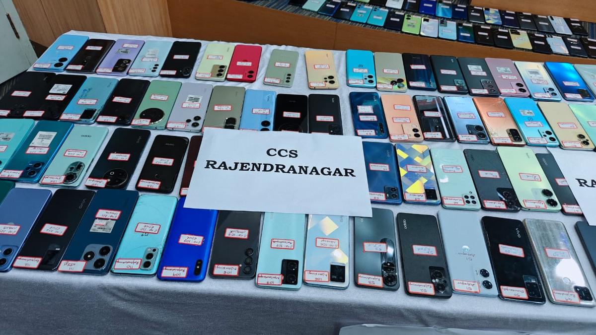 cyberabad-police-recover-827-lost-and-stolen-mobile-phones