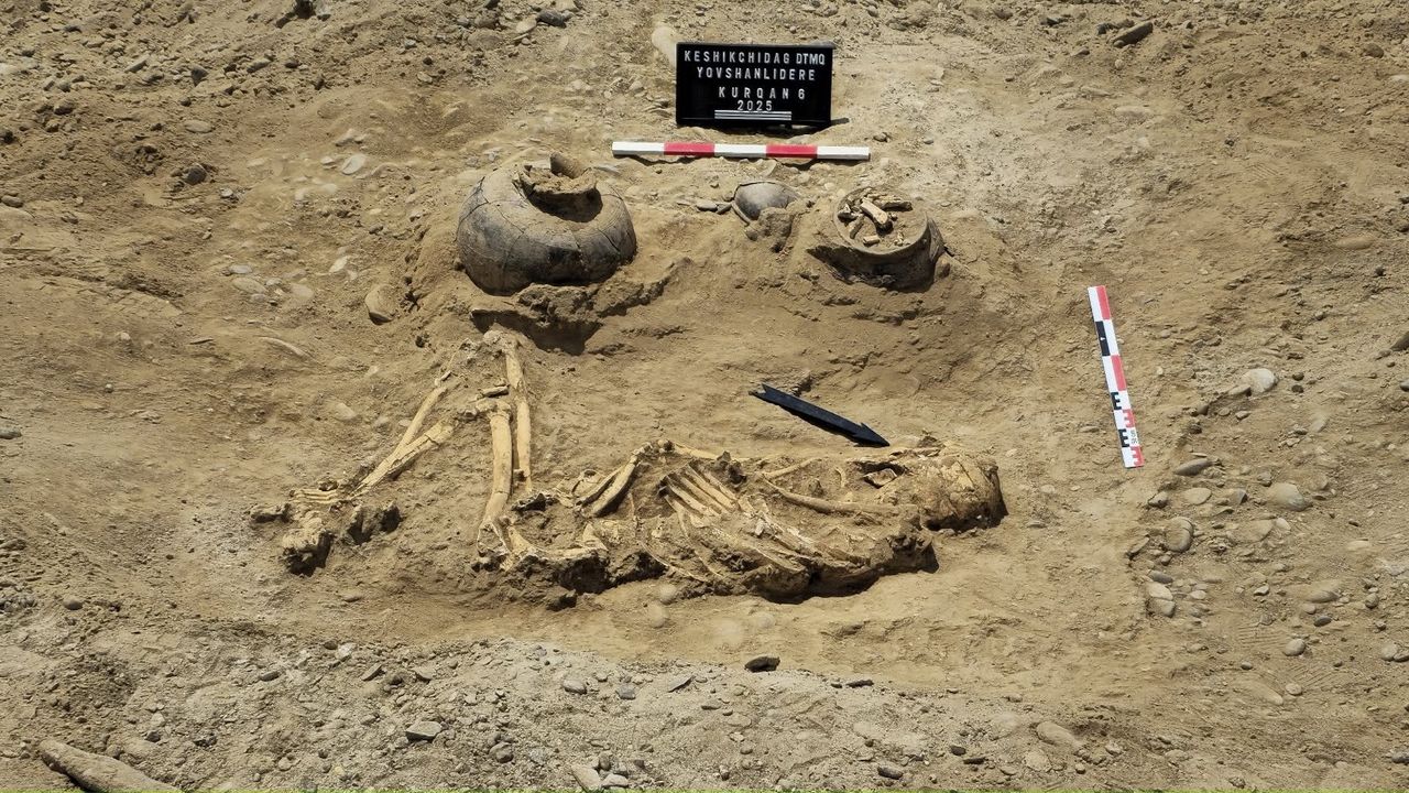3,800-year-old burial of tall warrior buried with 4-pronged spearhead unearthed in Azerbaijan