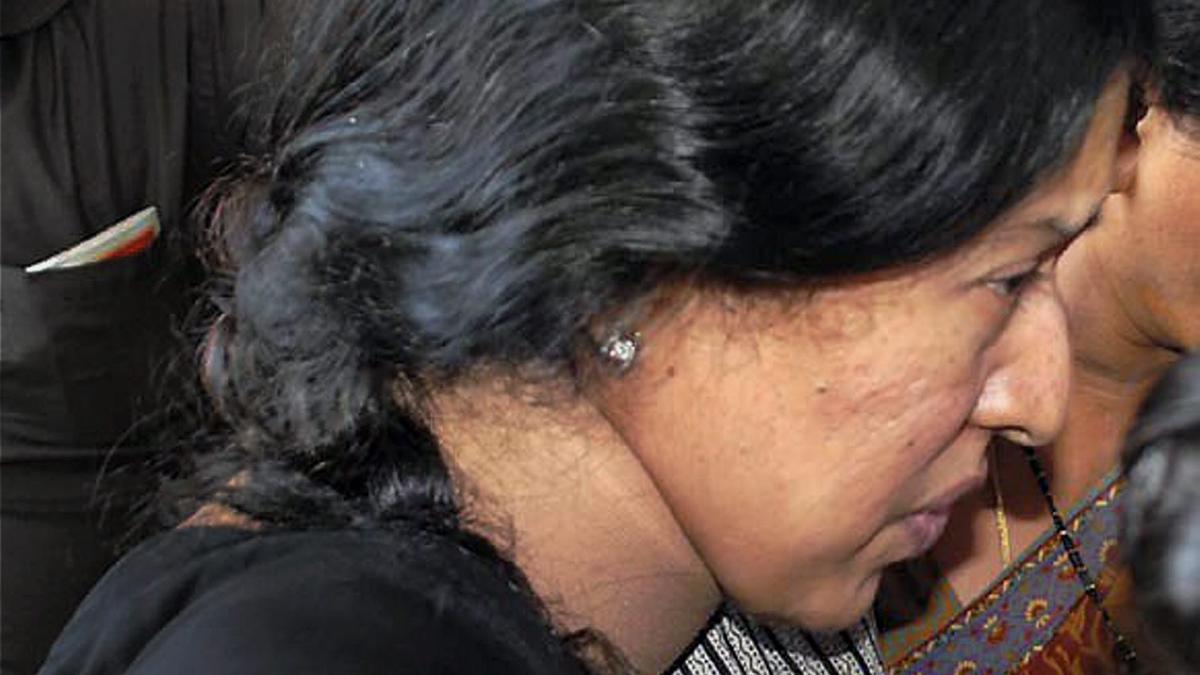 telangana-hc-dismisses-ias-officer’s-plea-to-discharge-her-from-omc-case
