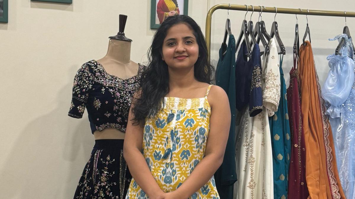 this-kerala-woman-weaves-her-dreams-into-fashion