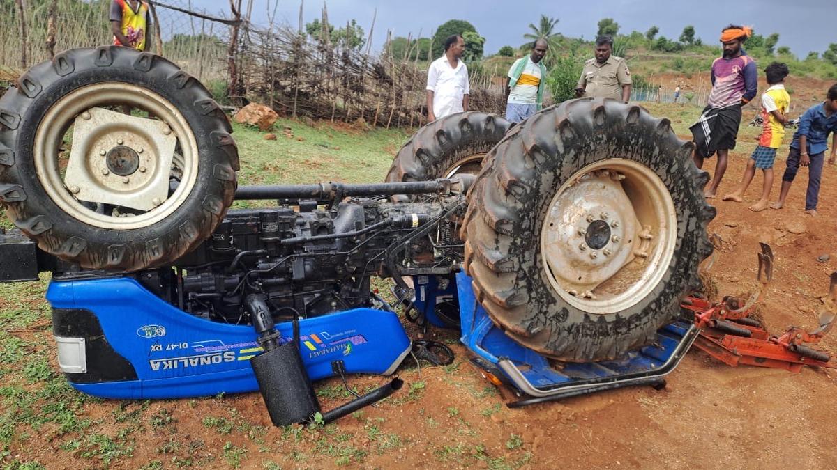 teenager-dies-after-the-tractor-he-was-sitting-overturned