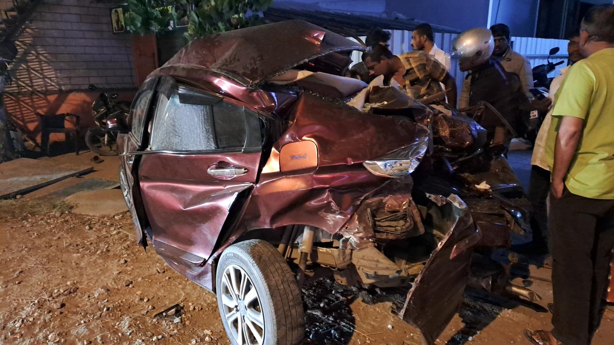 one-dead,-several-injured-as-omnibus-rams-vehicles-on-avinashi-road-in-coimbatore